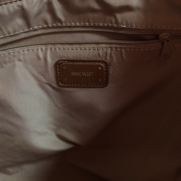 9 West Handbag - Picture 5 of 7